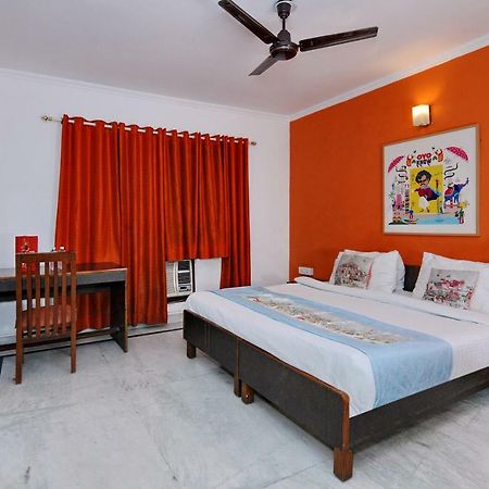 Oyo Flagship 592 Hauz Khas Village นิวเดลี ภายนอก รูปภาพ